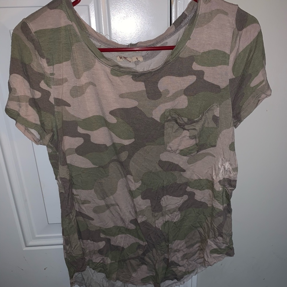 Camouflage short sleeve tee.